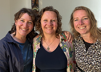 Eefje en Ester met Marianne die in de jaren '10 moeder werd van een donorkind
